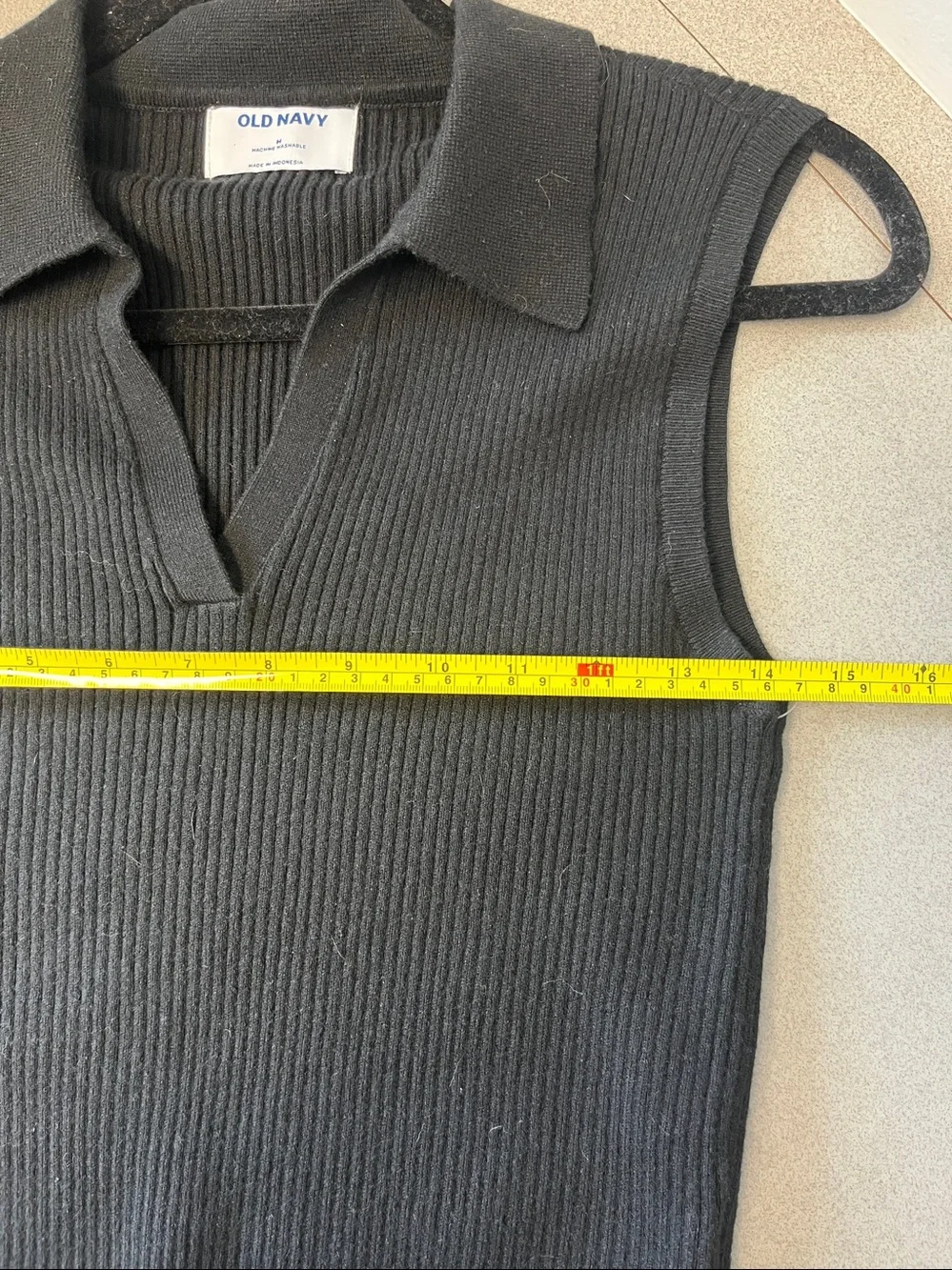 NWT Old Navy Black Ribbed Sleeveless Polo Crop Tank Sweater Top Sz M - Picture 9 of 9